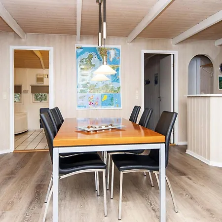 6 Person Holiday In R M